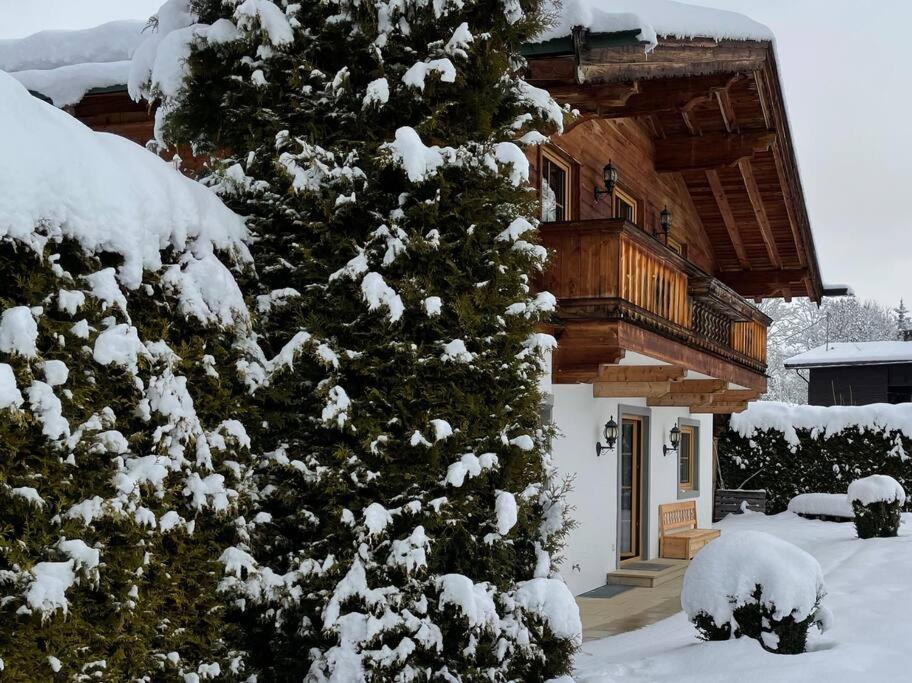 Das Gemuetliche Chalet Im Bergdoktordorf Ellmau Exterior photo